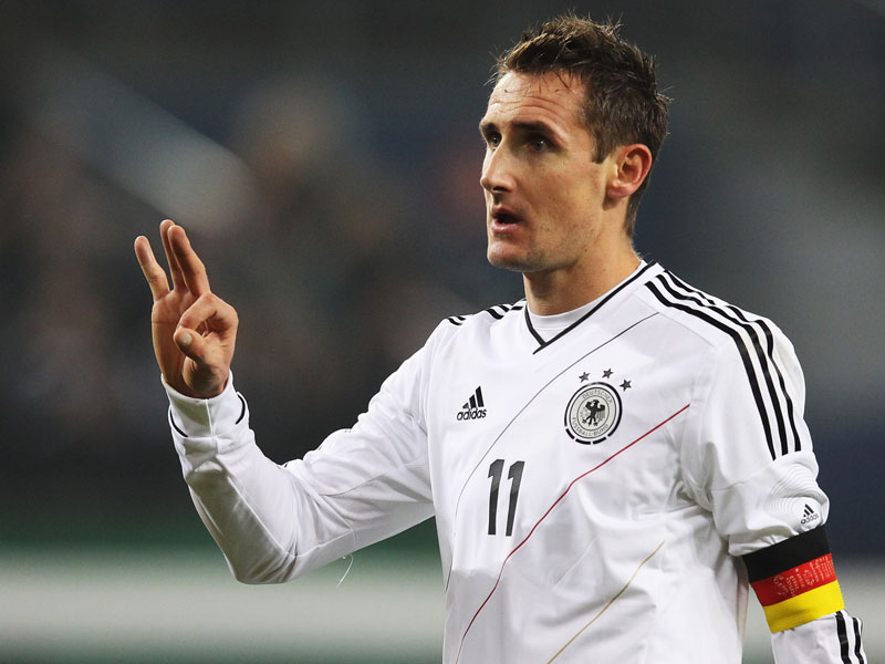 Miroslav Klose needs just one more goal to break Ronaldo's 15-goal record.
